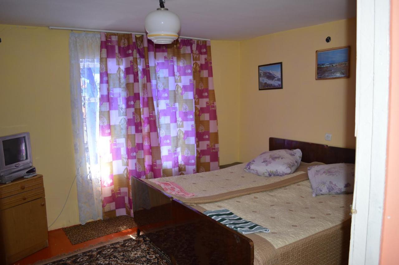 Guest House On Derbisheva Karakoł Zewnętrze zdjęcie
