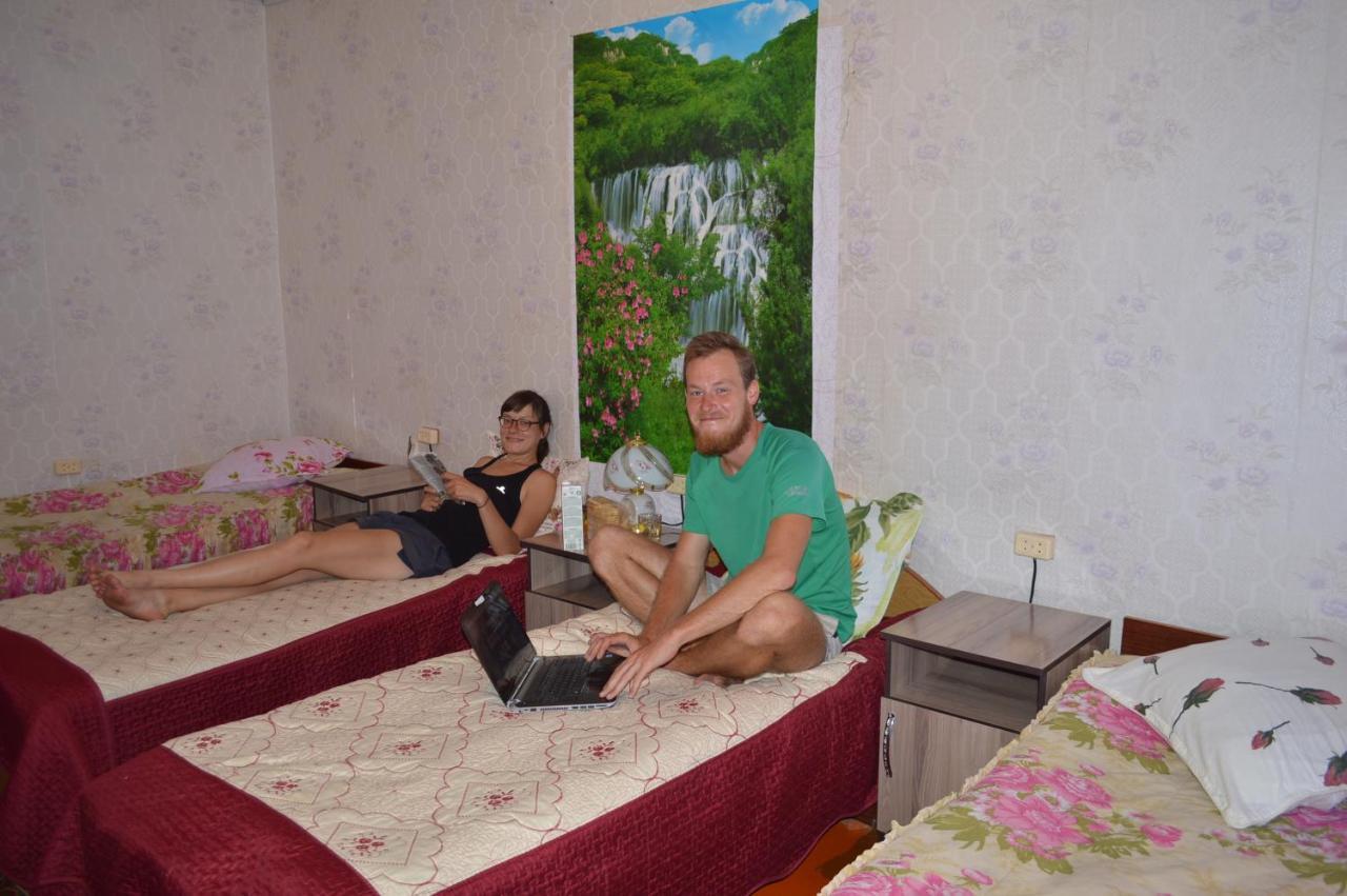 Guest House On Derbisheva Karakoł Zewnętrze zdjęcie